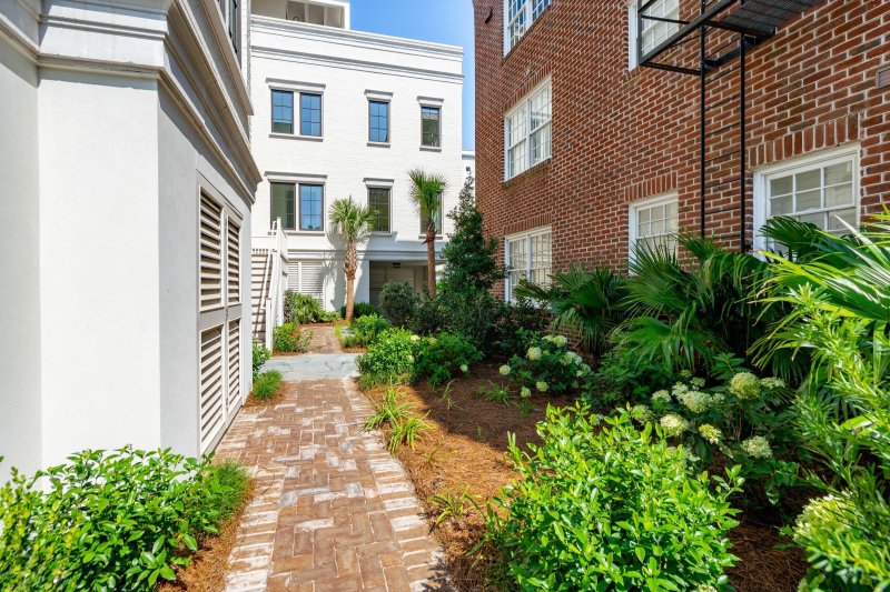 Property image 3 of 4 Prioleau Street in South of Broad, Charleston, SC 29401