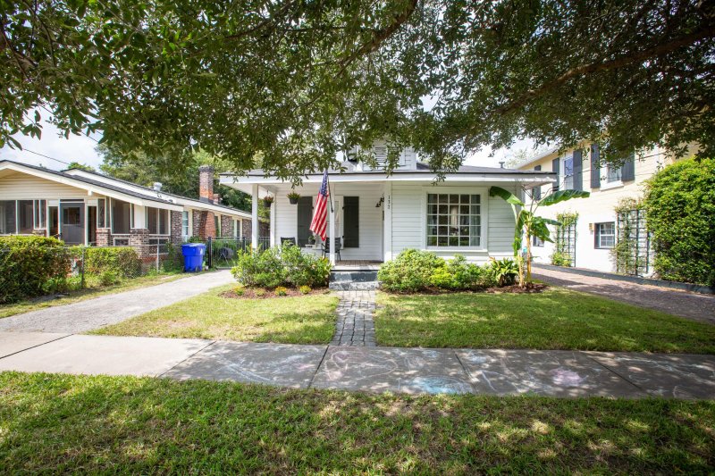 Property image 2 at 137 Darlington Avenue, Charleston, SC 29403