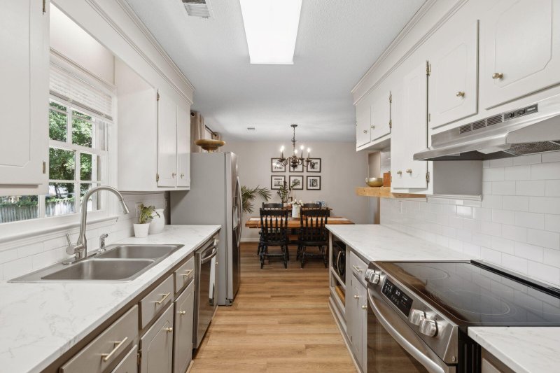 Property image 2 at 210 Crestwood Drive, Summerville, SC 29483