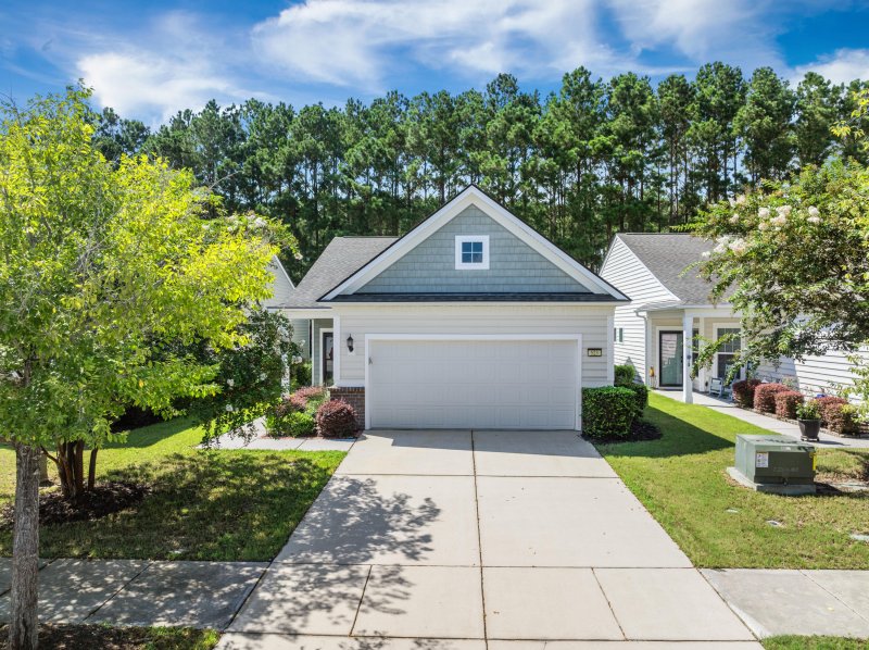 Property image 2 at 523 Eastern Isle Avenue, Summerville, SC 29486