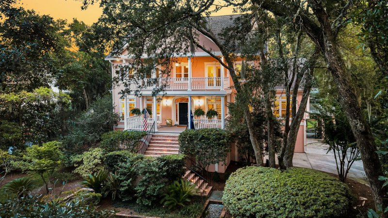 Eastwood, Charleston Community