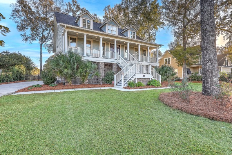 Property image 2 of 8927 E Fairway Woods Circle in Coosaw Creek Country Club, North Charleston, SC 29420
