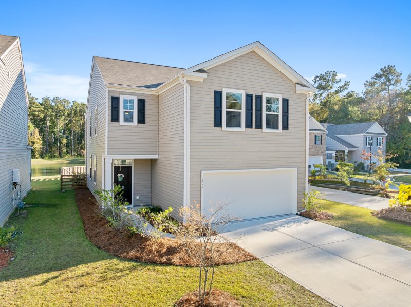 Property image 2 of 109 Sweet Cherry Lane in Shell Pointe at Cobblestone Village, Summerville, SC 29486