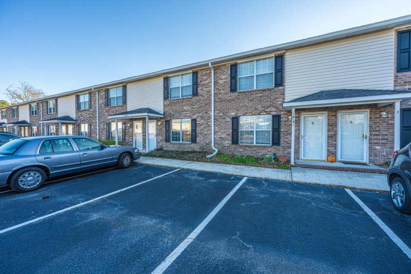 The Savannah, Charleston community