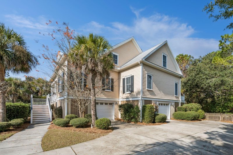 Property image 5 of 2413 Majestic Roses Court in Seaside Farms, Mount Pleasant, SC 29464