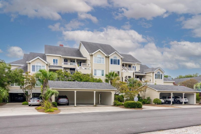 1551 Ben Sawyer Boulevard J