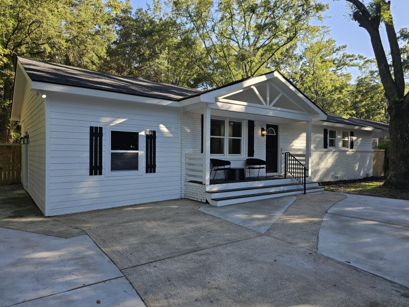 Property image 3 of 1273 Mathis Ferry Road in Parish Place, Mount Pleasant, SC 29464