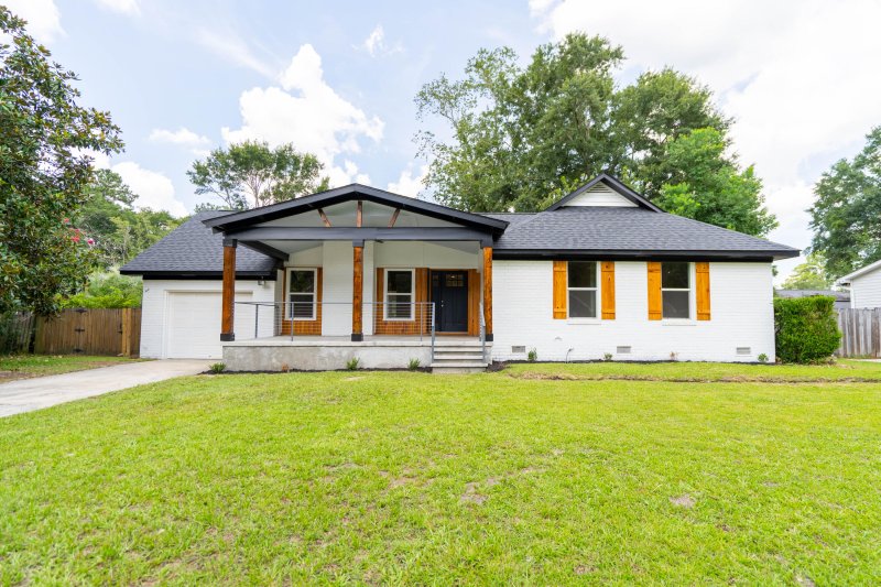 Oak Knoll, Summerville Community