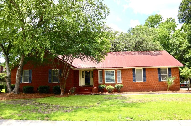 2206 Hunter Creek Drive