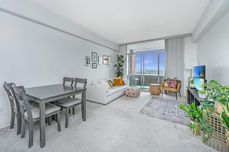 Property image 3 of 14 Lockwood Drive 9k in Ashley House, Charleston, SC 29401