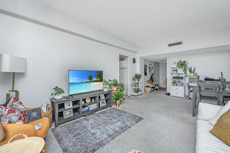 Property image 5 of 14 Lockwood Drive 9k in Ashley House, Charleston, SC 29401