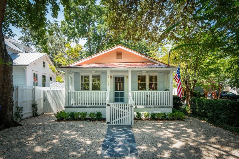 Property image 2 of 721 Royall Avenue in Old Village, Mount Pleasant, SC 29464