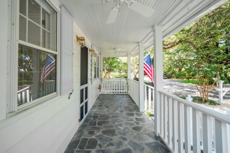 Property image 4 of 721 Royall Avenue in Old Village, Mount Pleasant, SC 29464