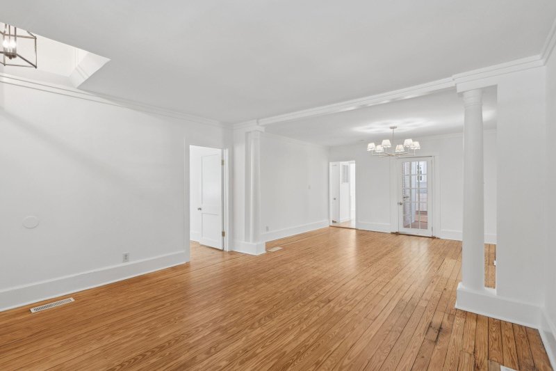 Property image 5 of 721 Royall Avenue in Old Village, Mount Pleasant, SC 29464