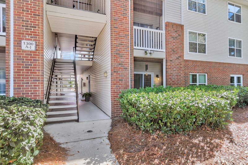 Property image 2 of 2011 N Highway 17 1300c in The Meridian, Mount Pleasant, SC 29466