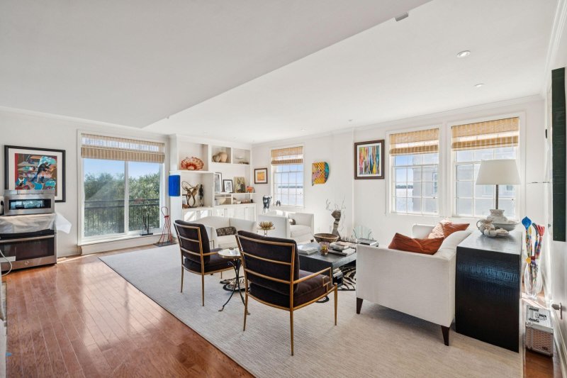 Property image 4 of 1 King Street in South of Broad, Charleston, SC 29401