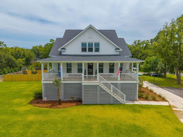 Lighthouse Point, Charleston Community