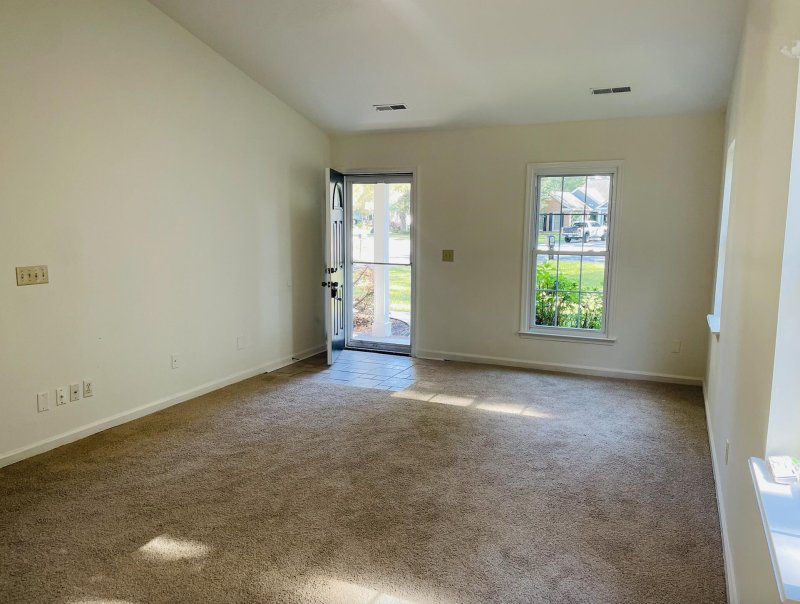 Property image 3 of 102 Welwyn Road in Summerville Place, Summerville, SC 29485