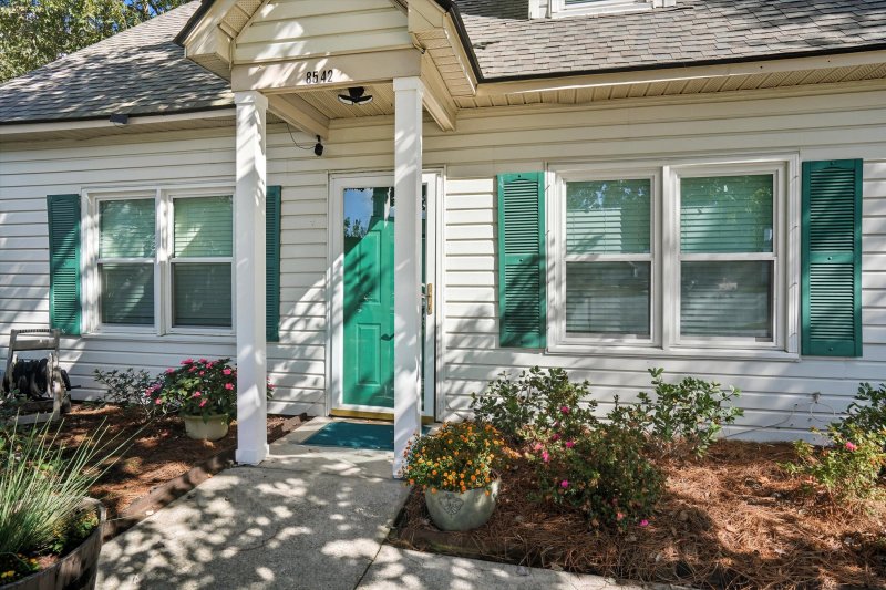 Property image 2 of 8542 Bentwood Drive in Northwoods Estates, North Charleston, SC 29406