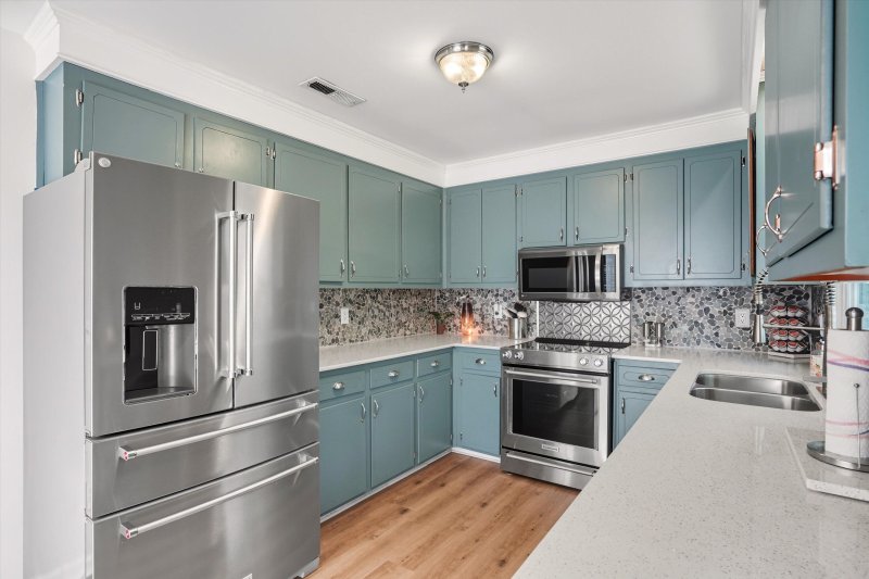 Property image 5 of 8542 Bentwood Drive in Northwoods Estates, North Charleston, SC 29406