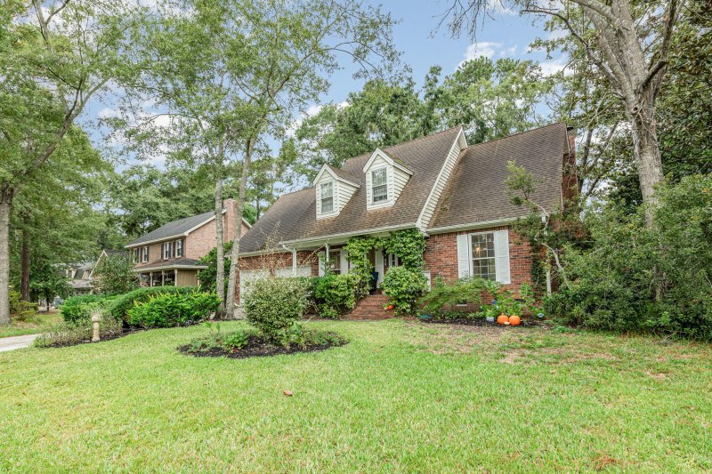 Property image 2 of 107 Thrush Lane in Oak Knoll, Summerville, SC 29485