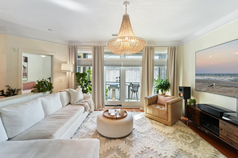 Property image 5 of 76 Society Street 23 in George And Society, Charleston, SC 29401