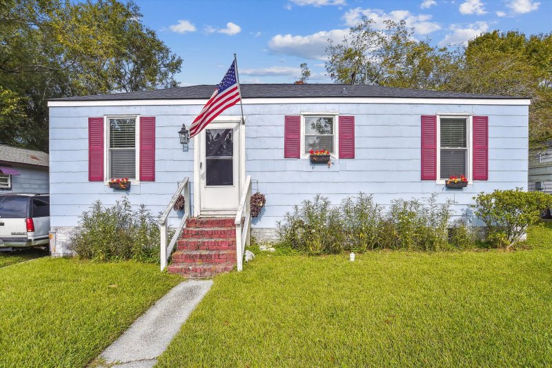 2724 Constitution Avenue