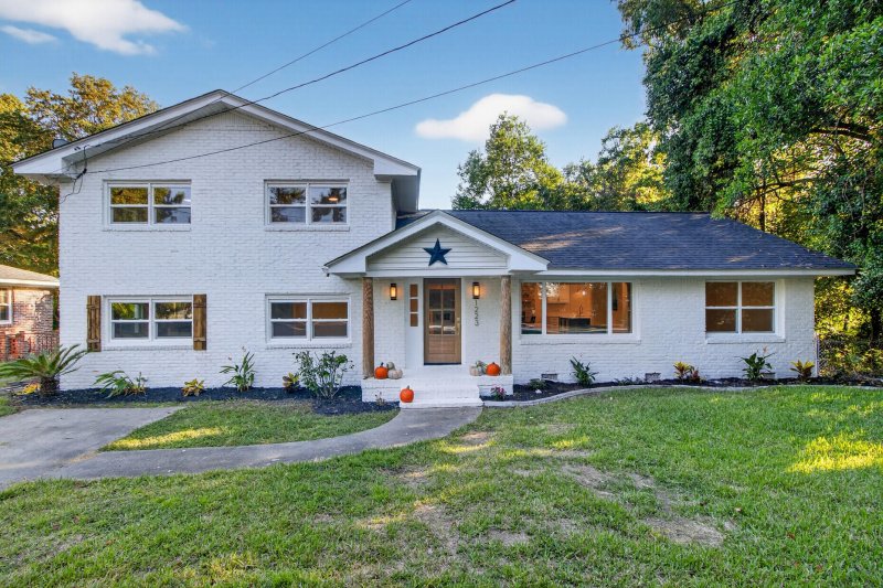 1223 Charlestowne Drive