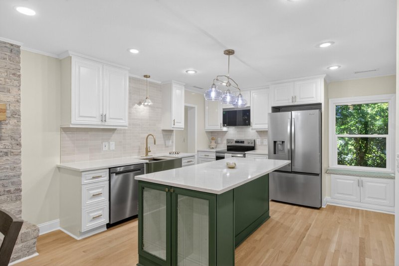 Property image 3 of 1223 Charlestowne Drive in Charlestowne Est, Charleston, SC 29407