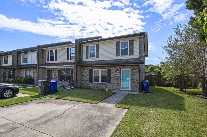 Property image 2 of 5737 Dewsbury Lane in Collins Park Villas, North Charleston, SC 29418