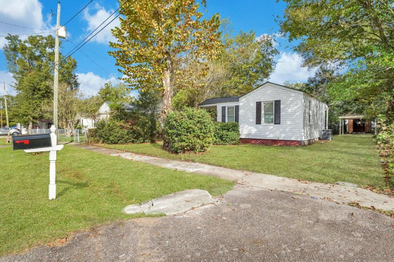 Property image 4 of 2665 Oregon Avenue in Waylyn, North Charleston, SC 29405