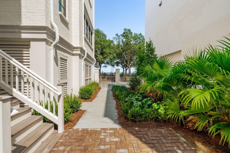 Property image 4 of 6 Prioleau Street in South of Broad, Charleston, SC 29401