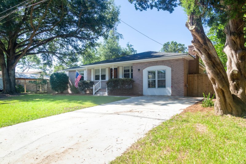 Property image 3 of 1261 Hampshire Road in Whitehouse Plantation, Charleston, SC 29412