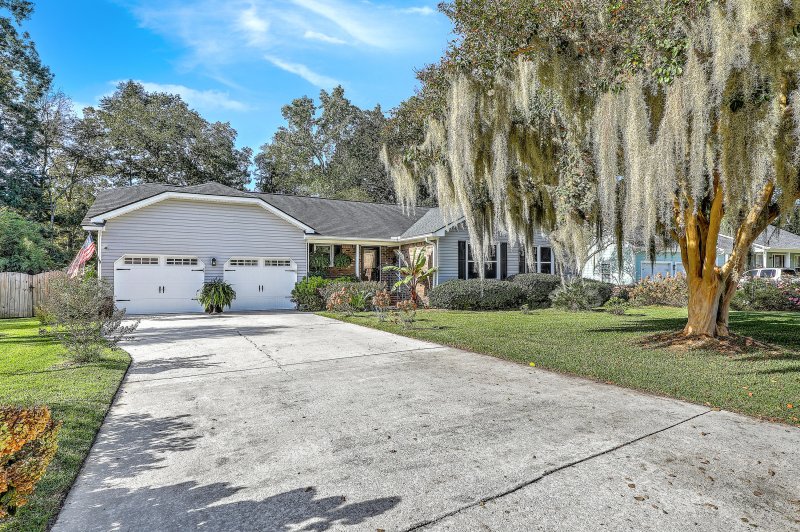 Property image 2 of 106 Mulberry Hill in Irongate, Summerville, SC 29485