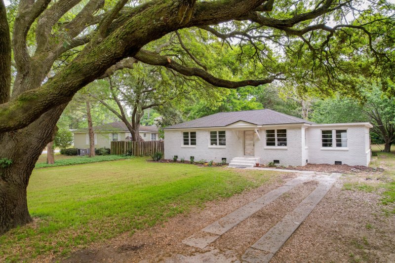 Property image 2 at 804 Santee Street, Charleston, SC 29412