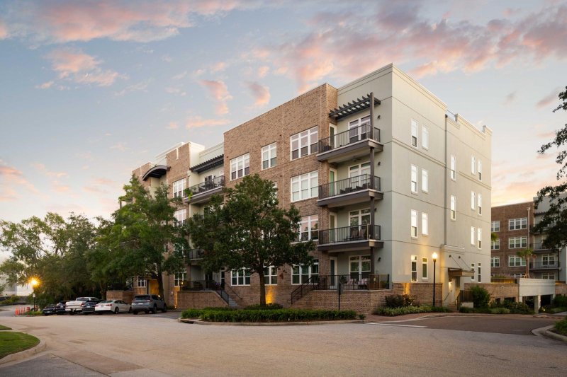 145 Pier View Street 404