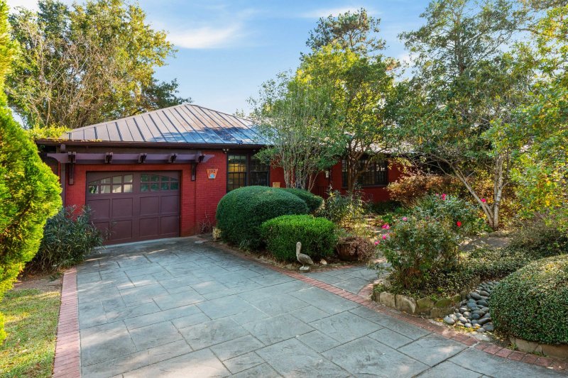 Property image 2 of 132 Chadwick Drive in South Windermere, Charleston, SC 29407