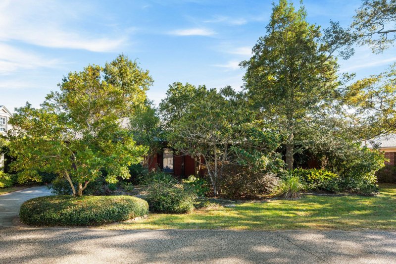 Property image 4 of 132 Chadwick Drive in South Windermere, Charleston, SC 29407