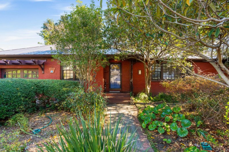 Property image 5 of 132 Chadwick Drive in South Windermere, Charleston, SC 29407