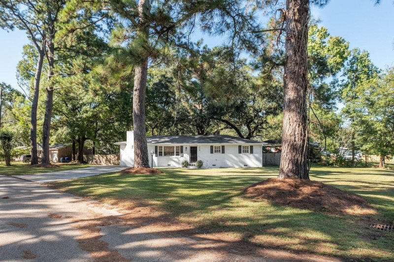 Property image 2 of 2404 Terrell Street in Melrose, Charleston, SC 29414