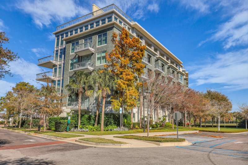 Tides Condominiums, Mount Pleasant community