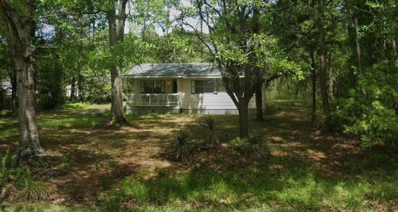 Property image 2 of 6144 Smith Road in Ravenel Acres, Ravenel, SC 29470