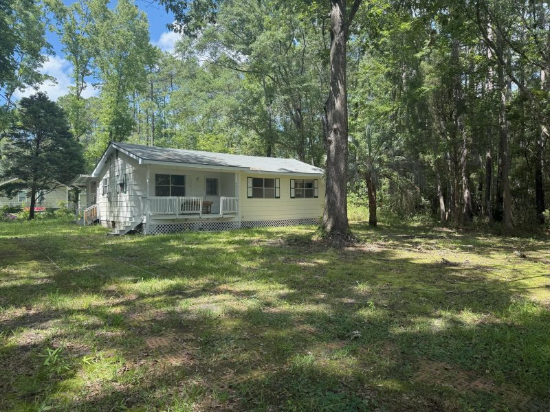 Property image 3 of 6144 Smith Road in Ravenel Acres, Ravenel, SC 29470