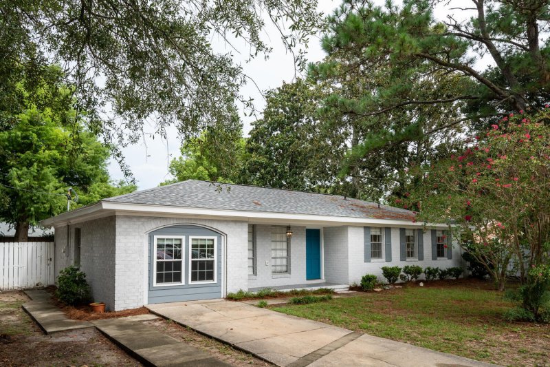 Property image 2 at 558 Center Street, Mount Pleasant, SC 29464