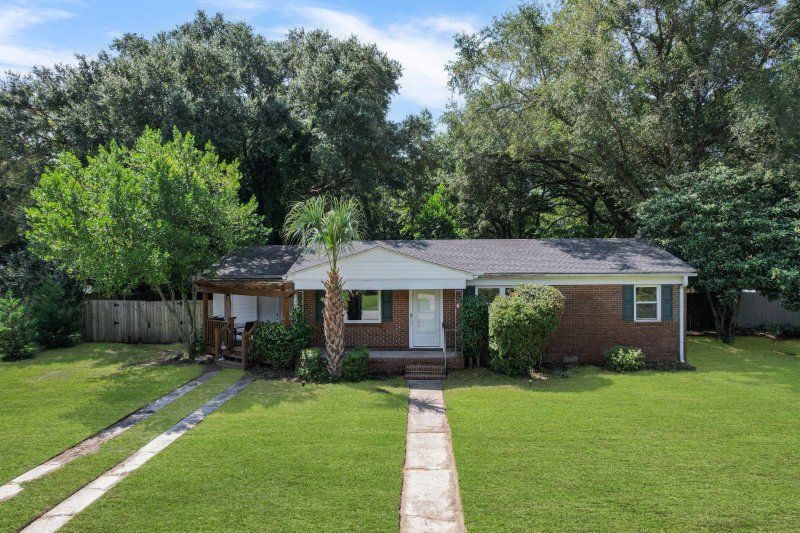 Centerville, Charleston Community
