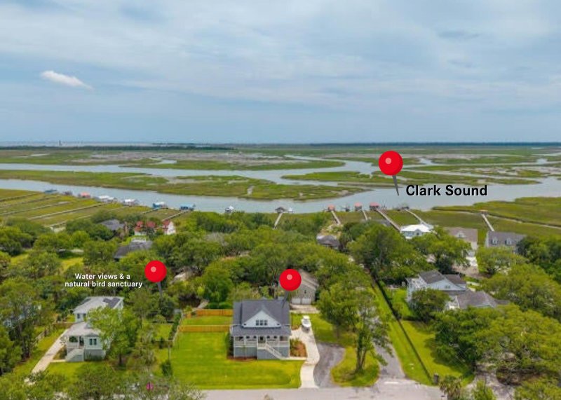 Property image 2 of 637 Lynne Avenue in Lighthouse Point, Charleston, SC 29412