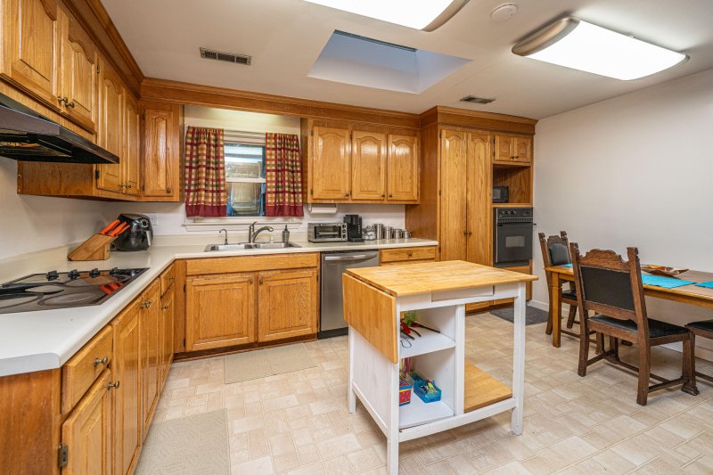 Property image 3 of 2567 Mona Avenue in Springfield, Charleston, SC 29414