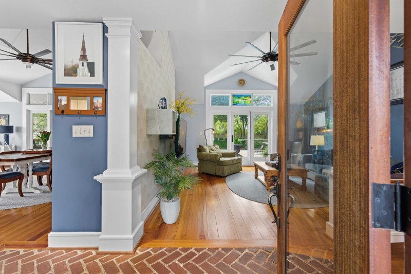 Property image 4 of 1031 Lakeview Drive in The Groves, Mount Pleasant, SC 29464