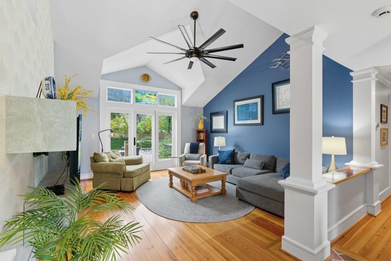 Property image 5 of 1031 Lakeview Drive in The Groves, Mount Pleasant, SC 29464