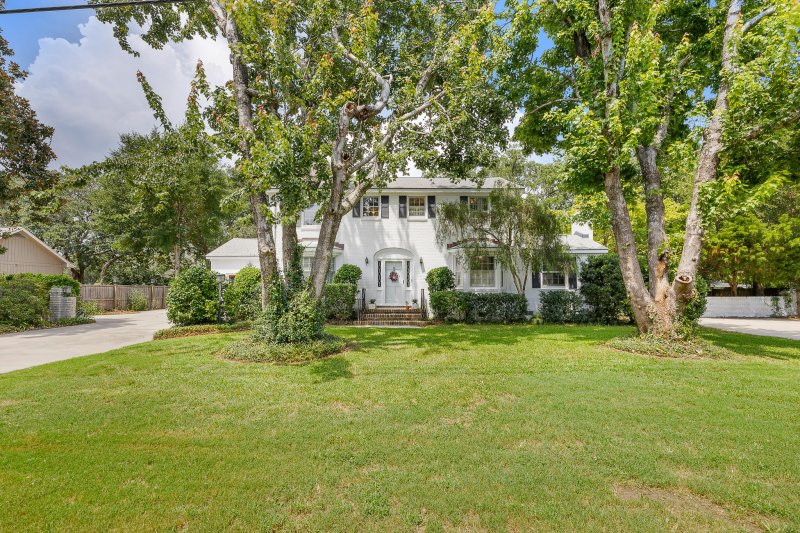 Lawton Bluff, Charleston Community
